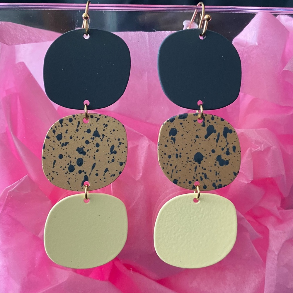 Fashionable earrings